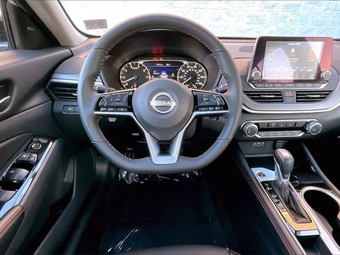 Certified 2025 Nissan Altima 2.5 SR image 4