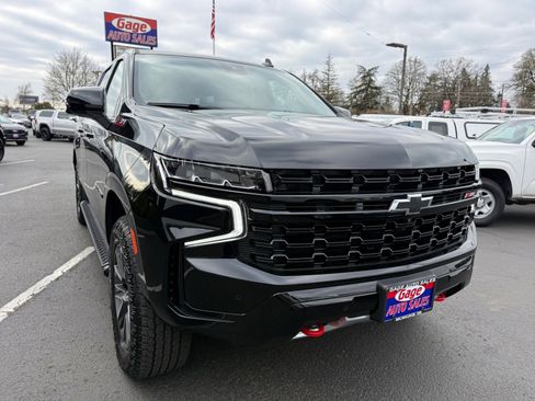 Used 2024 Chevrolet Suburban Z71 w/ Luxury Package image 13