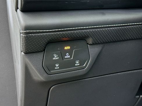 New 2026 Volkswagen Atlas SE image 10