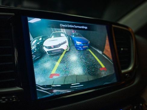 Used 2024 Chrysler Pacifica Touring-L FWD image 19