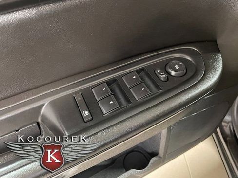 Used 2017 Chevrolet Traverse LT image 19