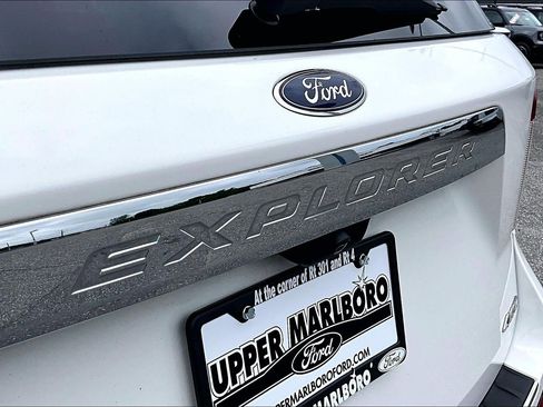 Certified 2023 Ford Explorer Limited w/ Limited Technology Package AWD/4WD image 8