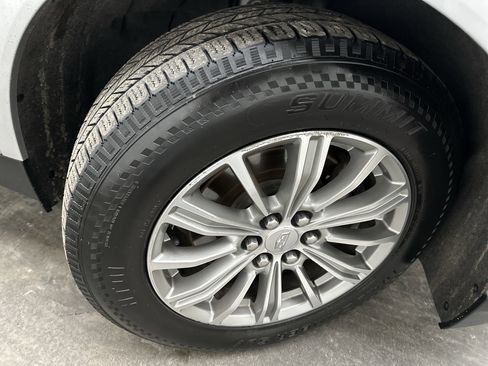 Used 2017 Cadillac XT5 Luxury image 12