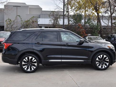 Certified 2025 Ford Explorer Platinum w/ LUX Leather Package image 6