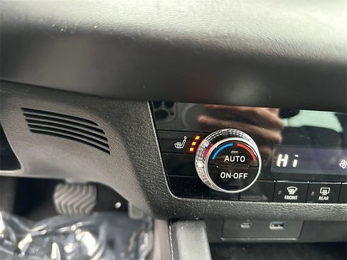 Used 2023 Mitsubishi Outlander SE image 30