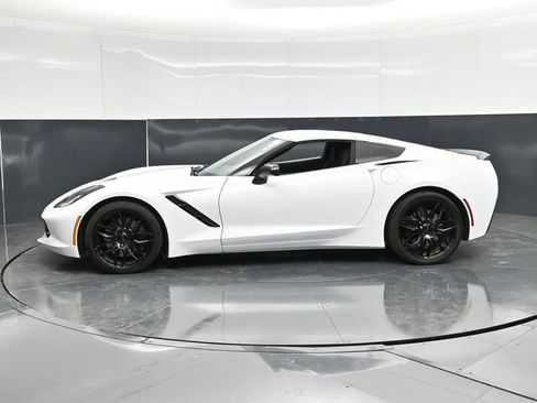 Used 2016 Chevrolet Corvette Stingray Coupe RWD image 9