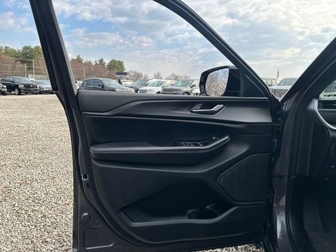 Used 2023 Jeep Grand Cherokee L Laredo image 26