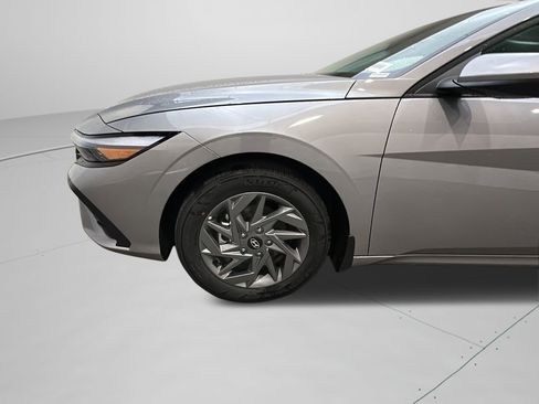 New 2026 Hyundai Elantra Blue image 3