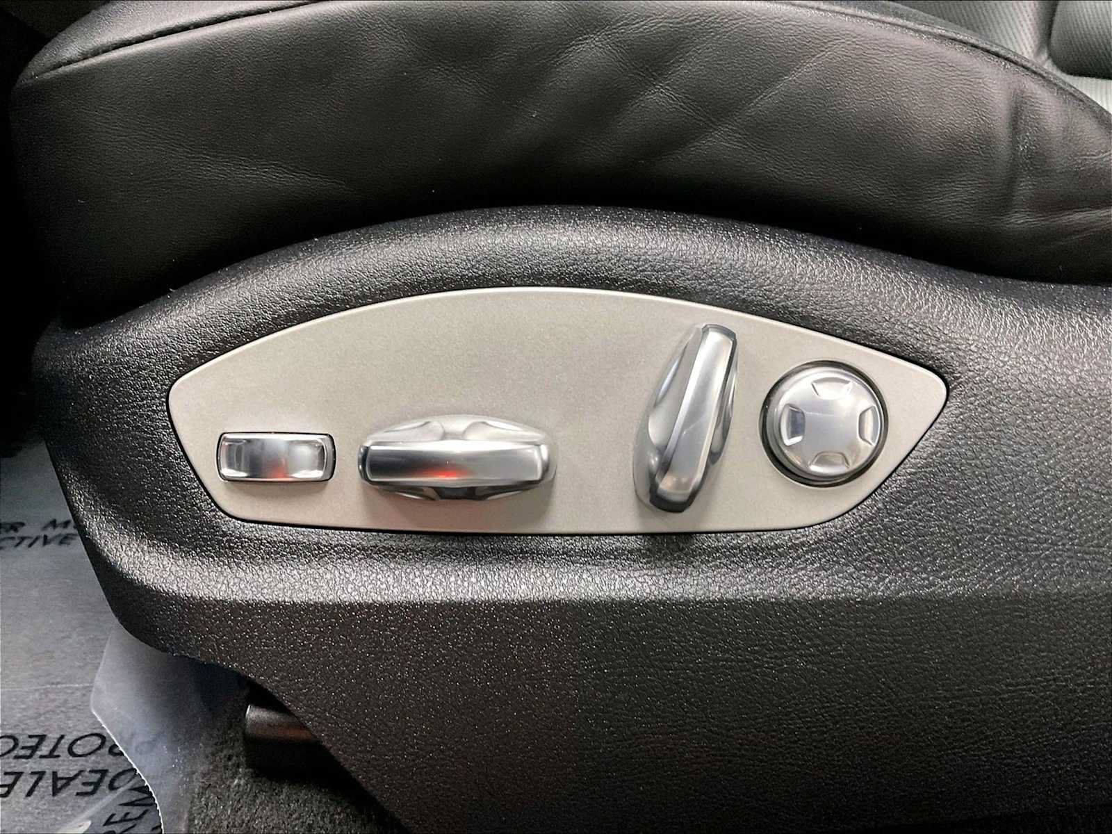 Certified 2023 Porsche Macan AWD/4WD image 38