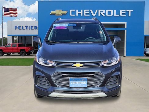 Certified 2022 Chevrolet Trax LT w/ LT Convenience Package image 2