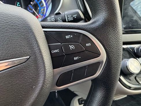Used 2019 Chrysler Pacifica Touring Plus FWD image 23
