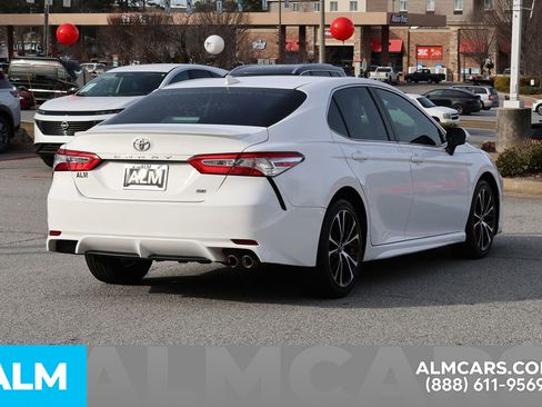 Used 2020 Toyota Camry SE image 6