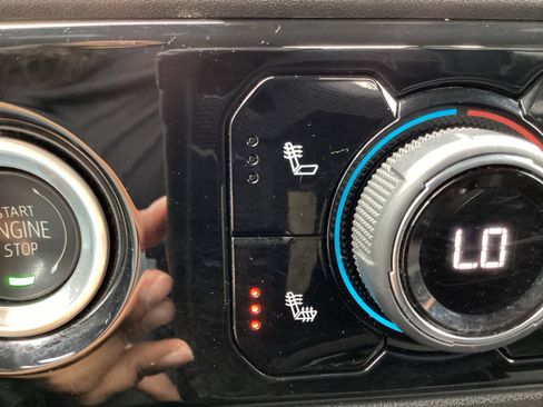 Used 2024 Chevrolet Silverado 1500 LT w/ Z71 Off-Road Package image 6