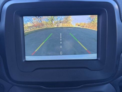 Used 2018 Jeep Renegade Altitude image 12