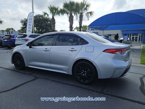 Used 2021 Toyota Corolla LE FWD image 3