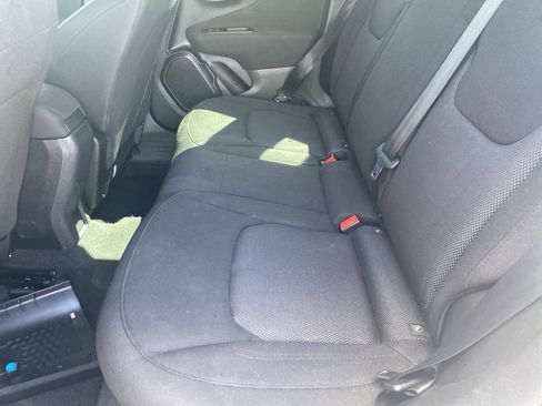 Used 2019 Jeep Renegade Sport FWD image 18