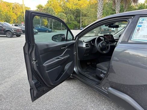 Used 2021 Toyota C-HR LE image 11