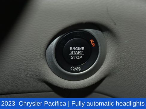 Used 2023 Chrysler Pacifica Touring-L FWD image 14