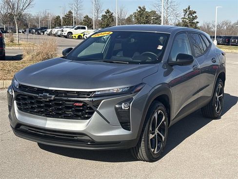 Used 2024 Chevrolet Trax RS w/ Driver Confidence Package image 4