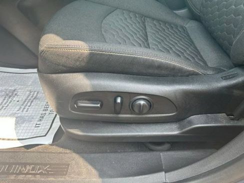Used 2019 Chevrolet Equinox LT w/ Driver Convenience Package FWD image 14