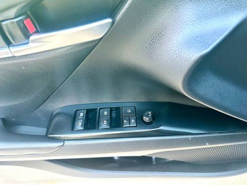 Used 2018 Toyota Camry LE FWD image 27