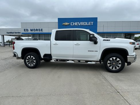 Used 2026 Chevrolet Silverado 3500 LT AWD/4WD image 2