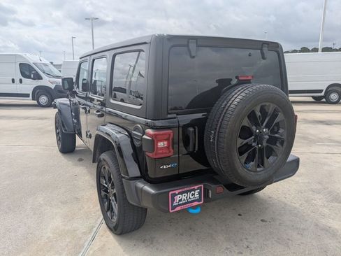 Used 2023 Jeep Wrangler Sahara image 8