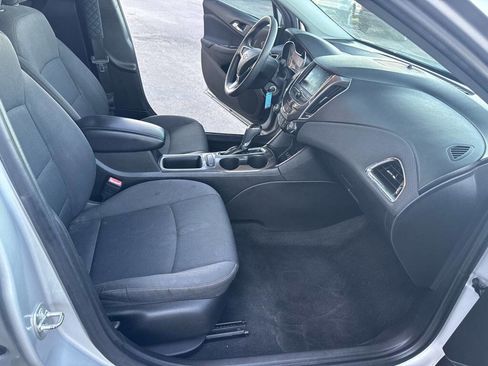 Used 2019 Chevrolet Cruze LS FWD image 21