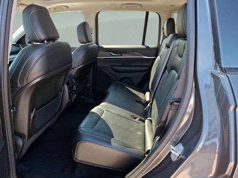 Certified 2023 Jeep Grand Cherokee Limited AWD/4WD image 10