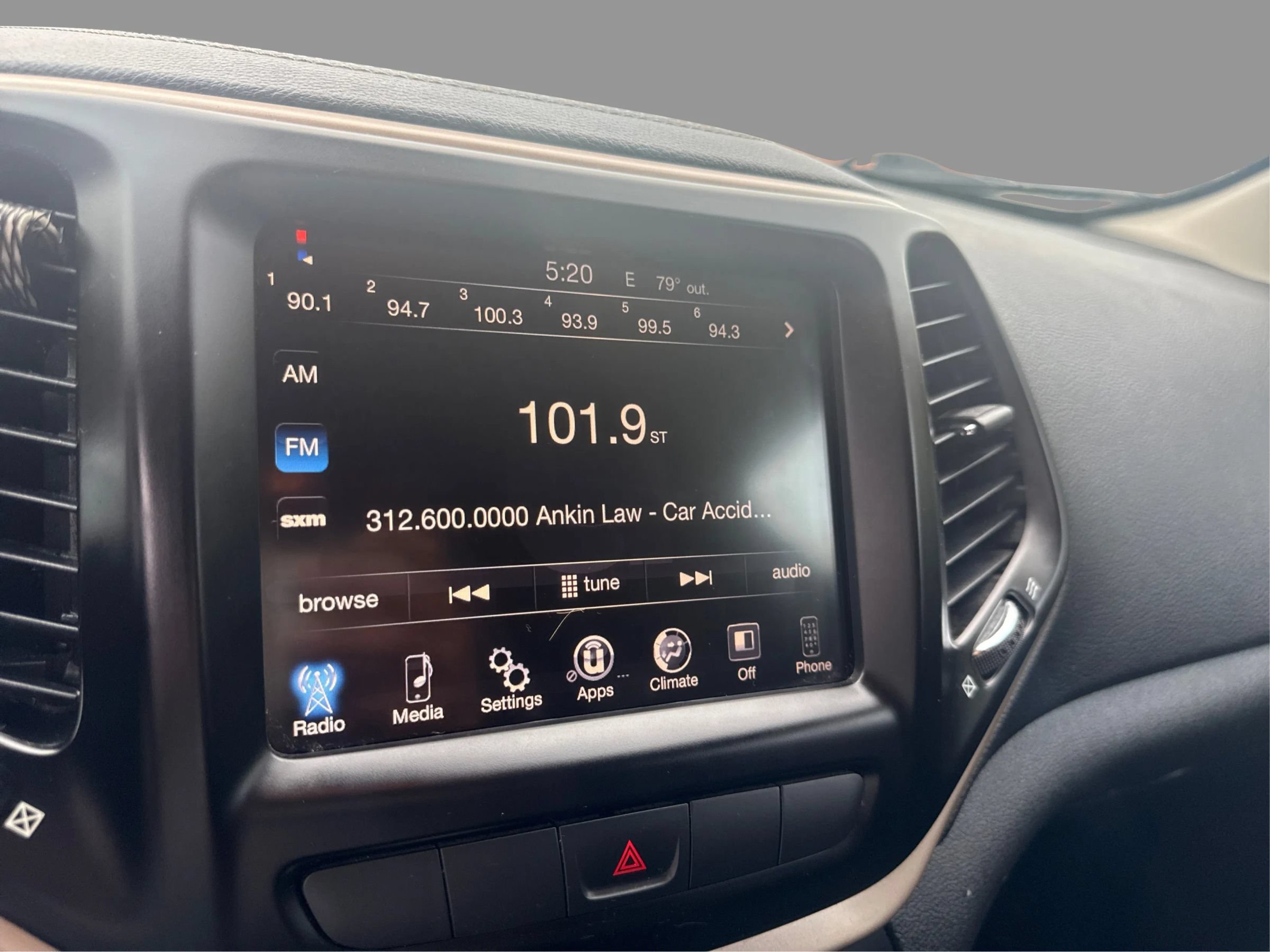 Used 2014 Jeep Cherokee Latitude AWD/4WD image 16