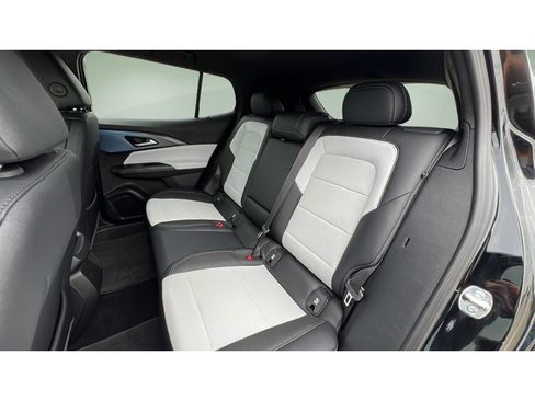 Certified 2025 Chevrolet Equinox EV LT FWD image 28