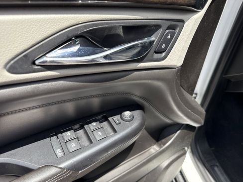 Used 2013 Cadillac SRX Luxury image 24