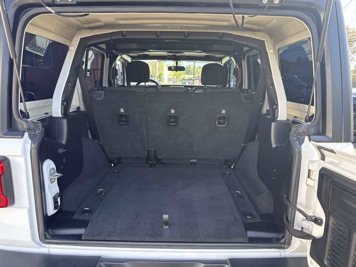 Used 2018 Jeep Wrangler Unlimited Sport S AWD/4WD image 11