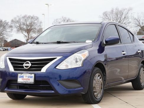 Used 2018 Nissan Versa SV image 4