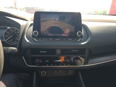Used 2023 Nissan Rogue SV FWD image 22