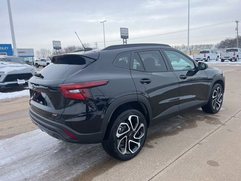 Used 2025 Chevrolet Trax RS w/ Driver Confidence Package image 3