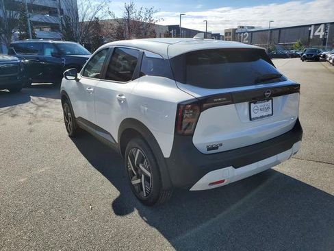 Certified 2025 Nissan Kicks SV image 6