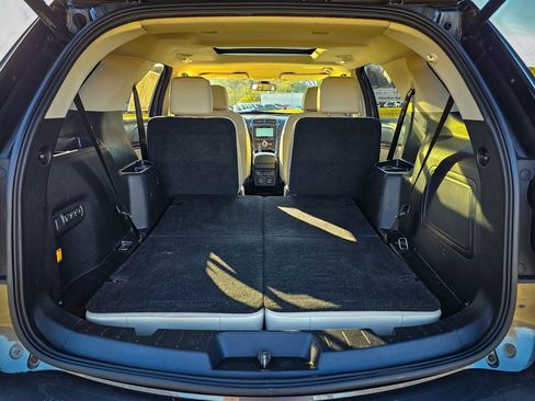 Used 2017 Ford Explorer Platinum image 41