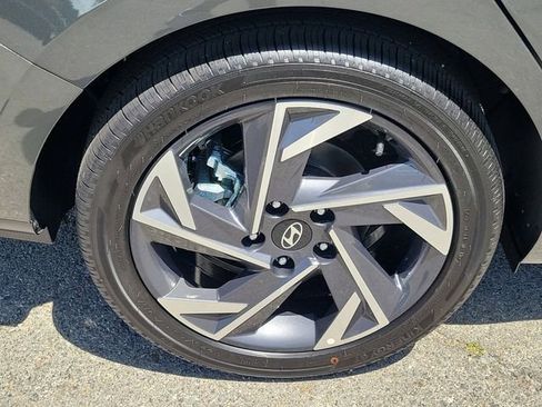 New 2026 Hyundai Elantra Limited FWD image 29