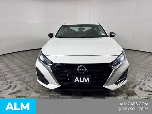 Used 2025 Nissan Altima 2.5 SV FWD image 3