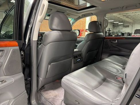 Used 2010 Lexus LX 570 4WD image 31