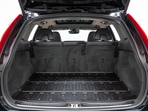 Used 2015 Volvo XC60 T6 w/ Proximity Package FWD image 10