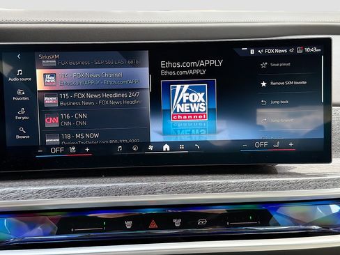 Used 2025 BMW 750e xDrive w/ Executive Package image 31