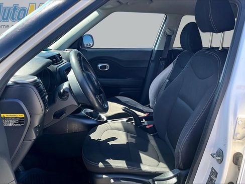 Used 2016 Kia Soul FWD image 26