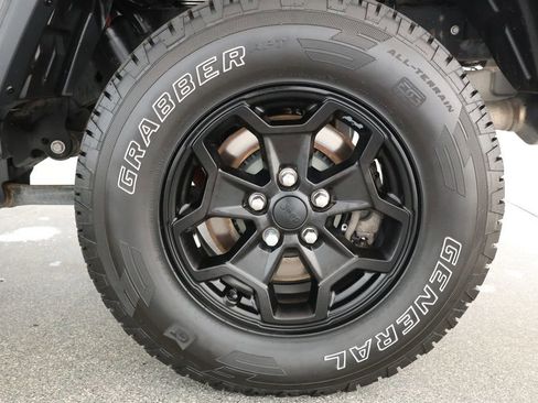 Used 2021 Jeep Gladiator Sport image 7