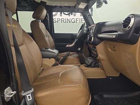 Used 2013 Jeep Wrangler Unlimited Sahara w/ Connectivity Group AWD/4WD image 19