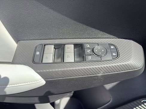 New 2025 Mitsubishi Outlander SE image 17