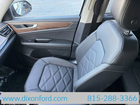 Used 2025 Volkswagen Atlas SE image 19