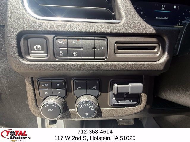 Used 2022 Chevrolet Suburban RST w/ Luxury Package AWD/4WD image 18