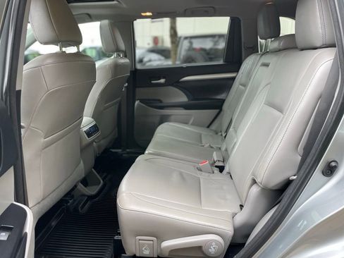 Used 2018 Toyota Highlander XLE AWD/4WD image 21
